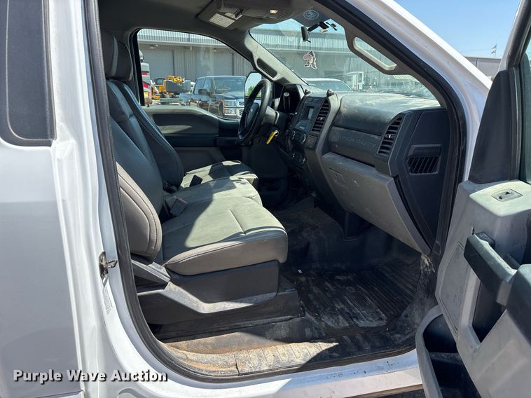 image for item OB9634 2019 Ford F350 SuperDuty XL utility bed pickup truck