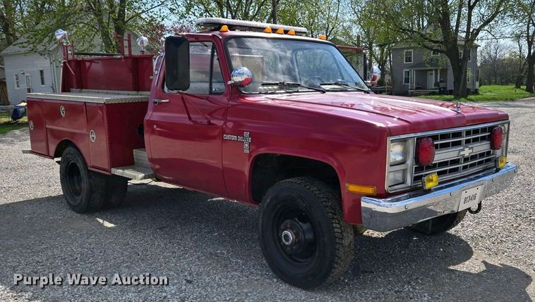 image for item OC9790 1986 Chevrolet C30 pumper fire truck