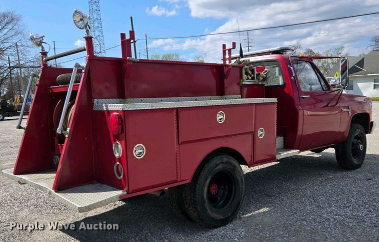 image for item OC9790 1986 Chevrolet C30 pumper fire truck