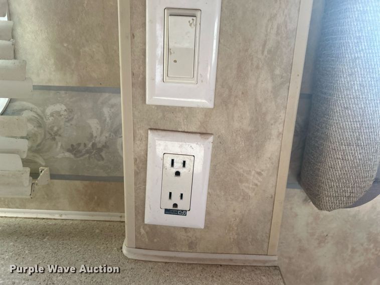 image for item OM9201 2007 Fleetwood Wilderness   Advantage camper