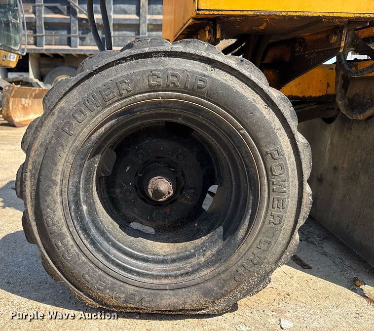 image for item YA0440 2011 Carlton Professional Tree Equipment SP7015 stump grinder