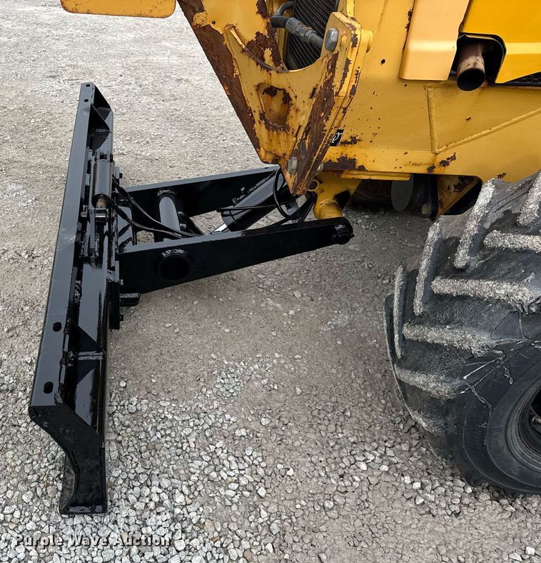 image for item DH9896 2005 Vermeer RT650 trencher