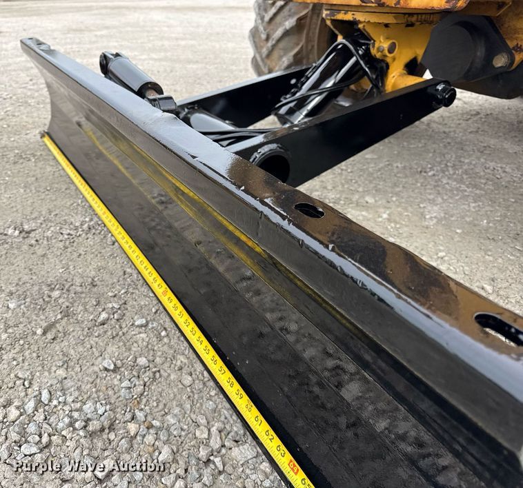 image for item DH9896 2005 Vermeer RT650 trencher