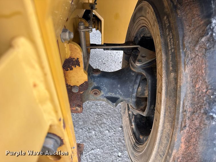 image for item DH9896 2005 Vermeer RT650 trencher