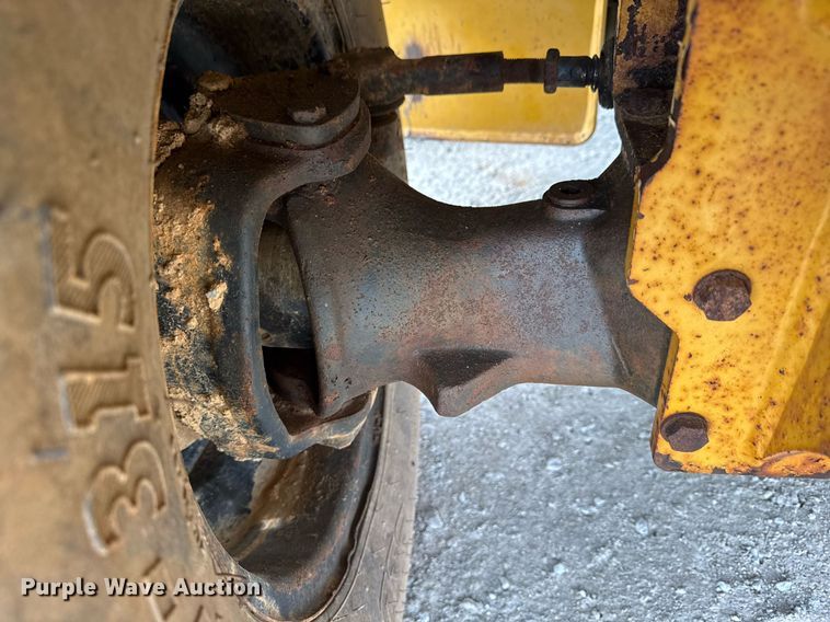 image for item DH9896 2005 Vermeer RT650 trencher