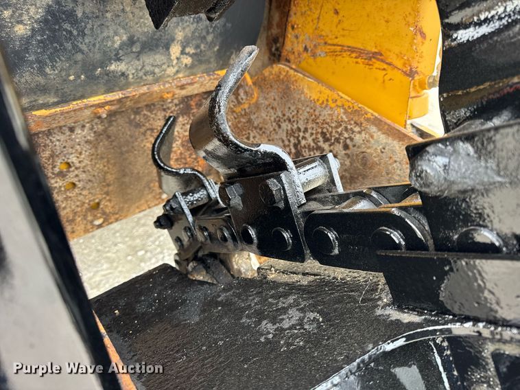 image for item DH9896 2005 Vermeer RT650 trencher