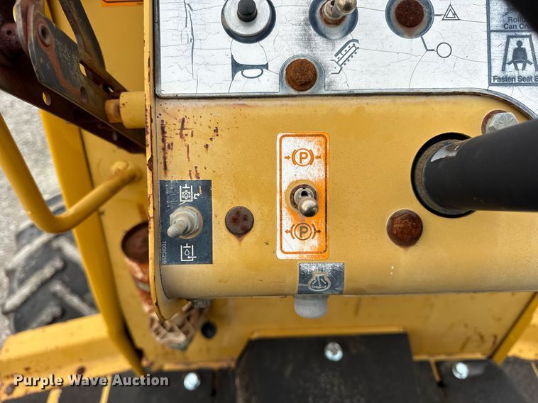 image for item DH9896 2005 Vermeer RT650 trencher