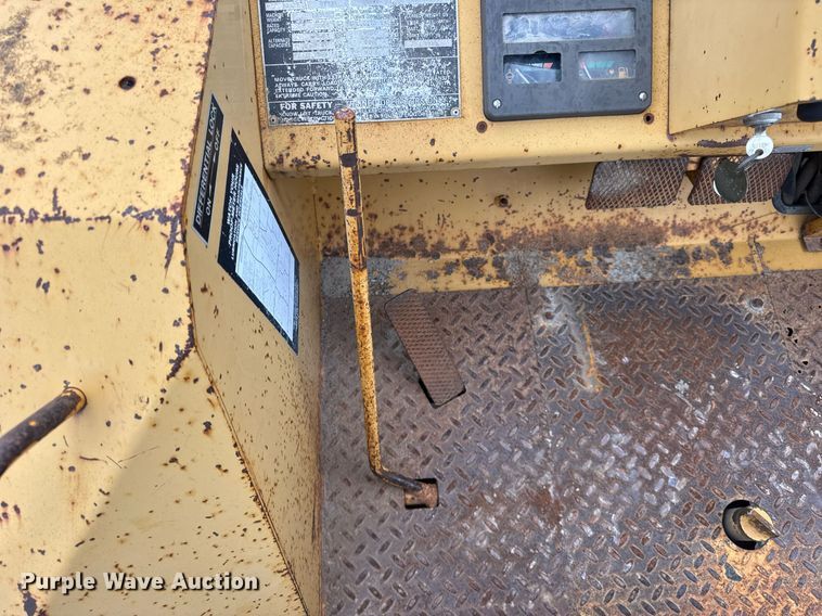 image for item DH9898 1994 Harlo HF456B forklift