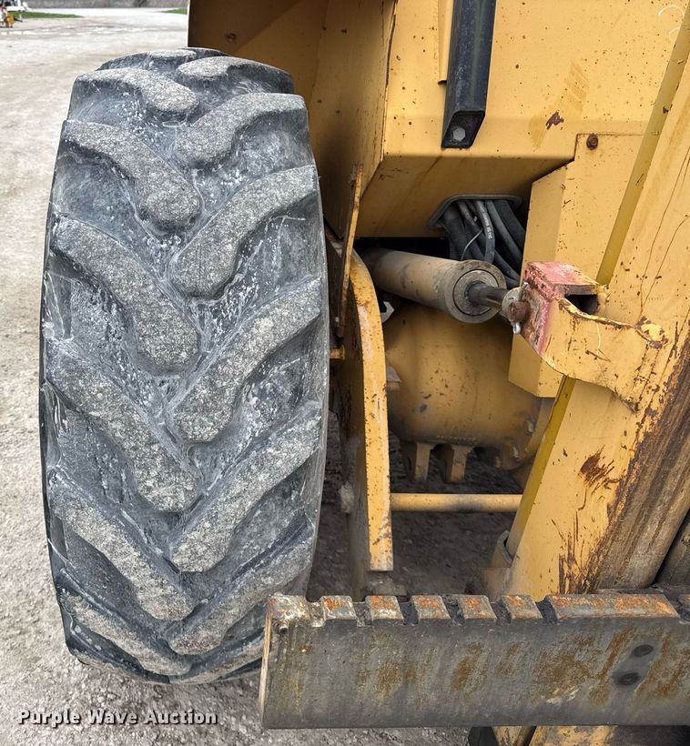 image for item DH9898 1994 Harlo HF456B forklift