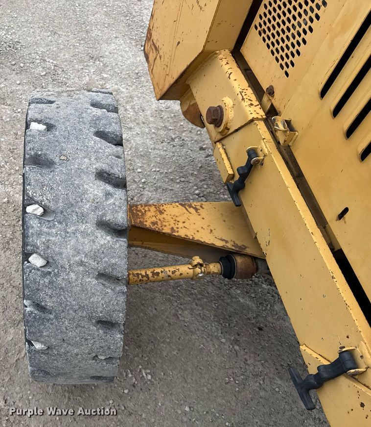 image for item DH9898 1994 Harlo HF456B forklift