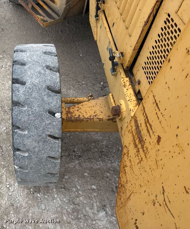 image for item DH9898 1994 Harlo HF456B forklift