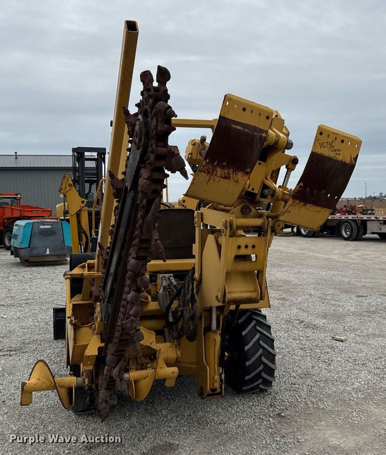 image for item DH9900 2000 Vermeer V4150A trencher