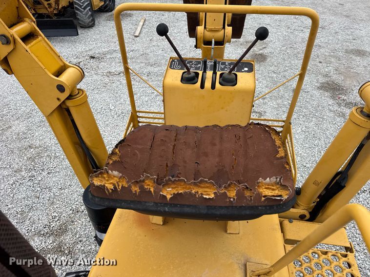 image for item DH9900 2000 Vermeer V4150A trencher