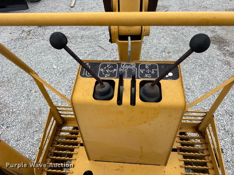 image for item DH9900 2000 Vermeer V4150A trencher