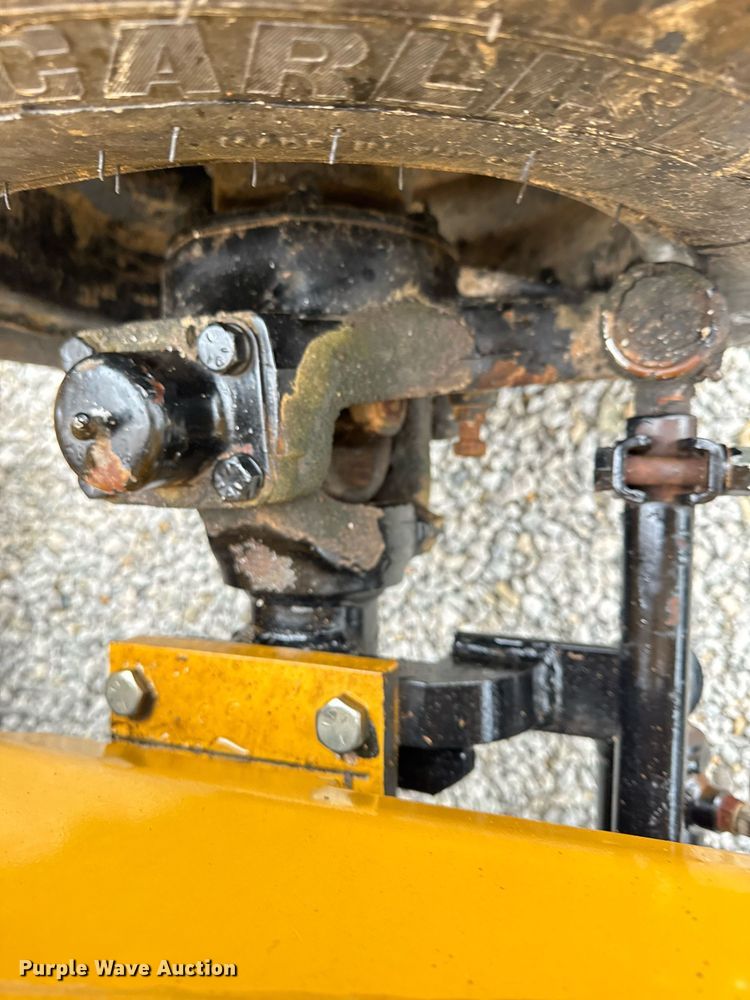 image for item DH9900 2000 Vermeer V4150A trencher