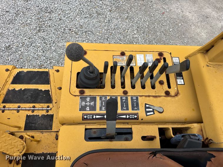 image for item DH9900 2000 Vermeer V4150A trencher