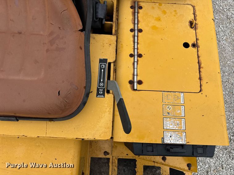 image for item DH9900 2000 Vermeer V4150A trencher