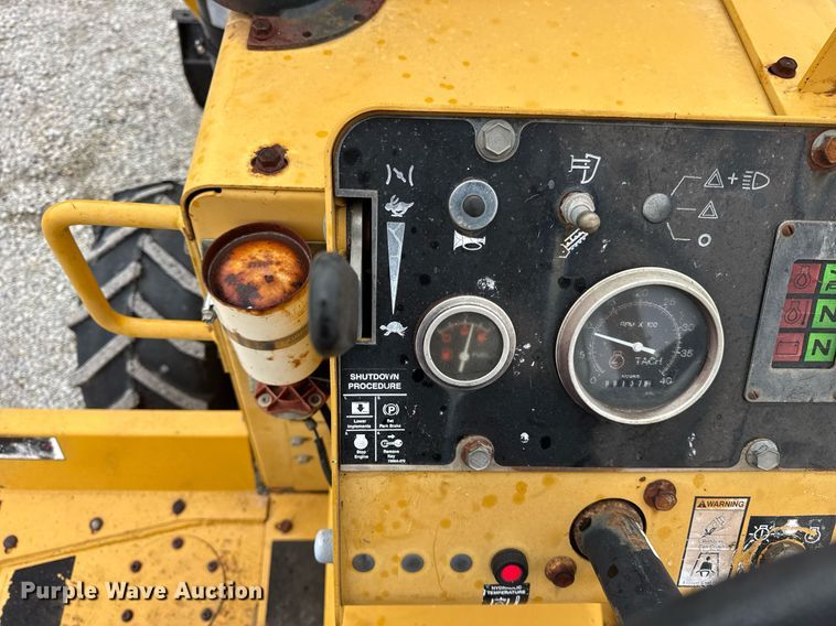 image for item DH9900 2000 Vermeer V4150A trencher