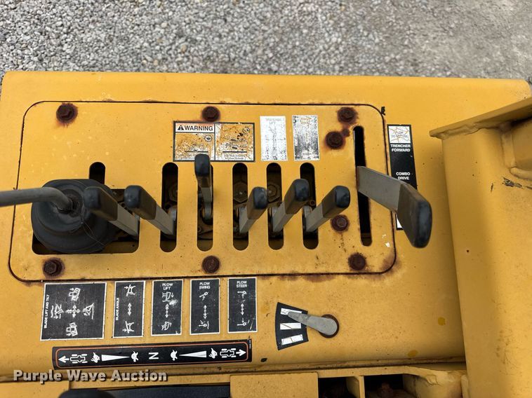 image for item DH9900 2000 Vermeer V4150A trencher