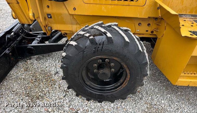 image for item DH9900 2000 Vermeer V4150A trencher