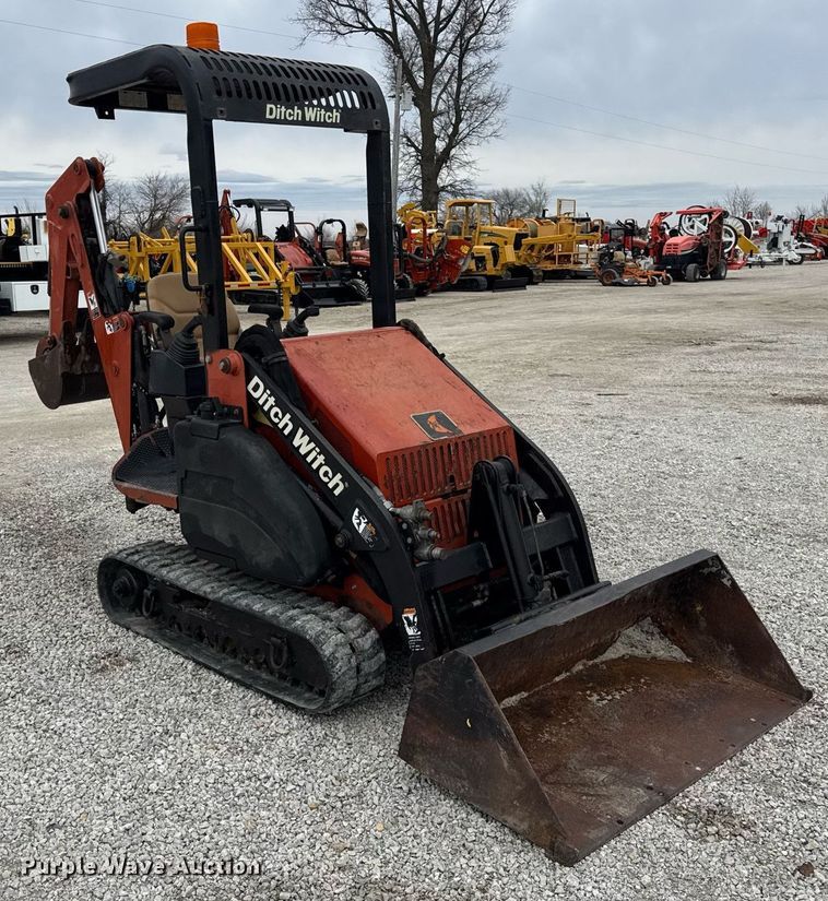 image for item DH9902 2009 Ditch Witch XT850 mini excavator / tool carrier