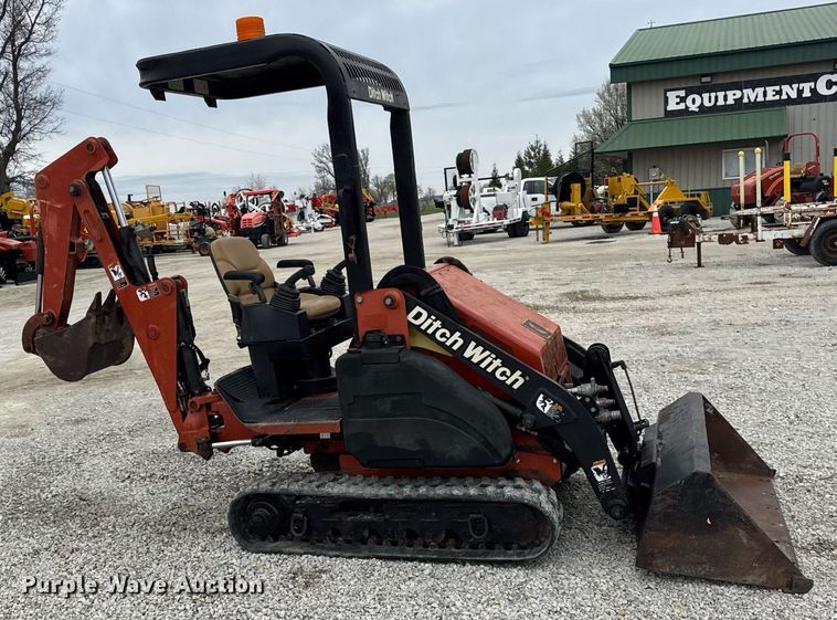 image for item DH9902 2009 Ditch Witch XT850 mini excavator / tool carrier