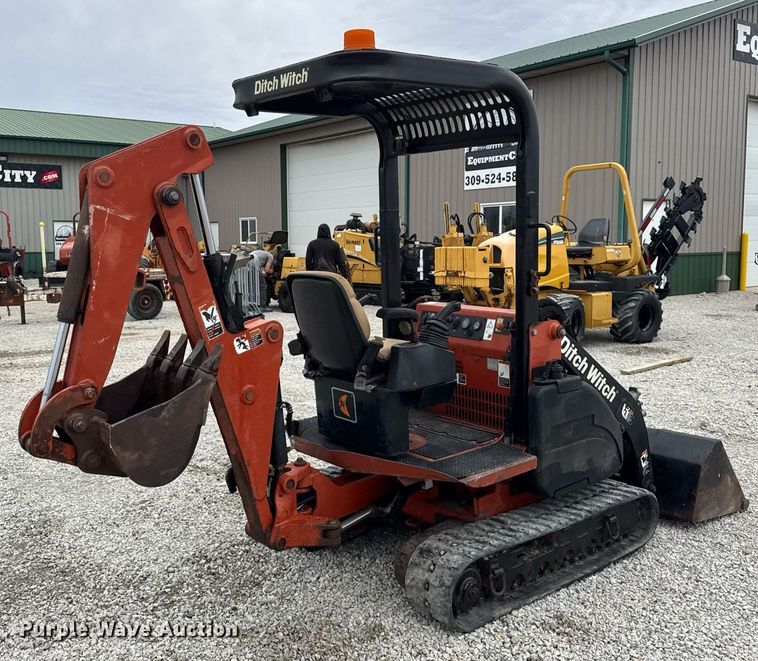 image for item DH9902 2009 Ditch Witch XT850 mini excavator / tool carrier