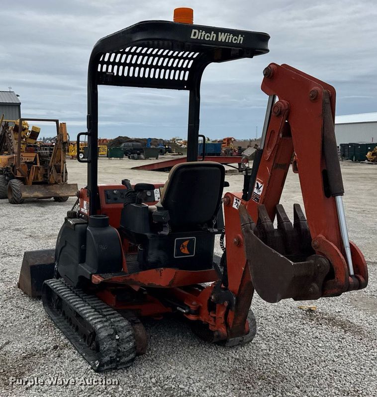 image for item DH9902 2009 Ditch Witch XT850 mini excavator / tool carrier