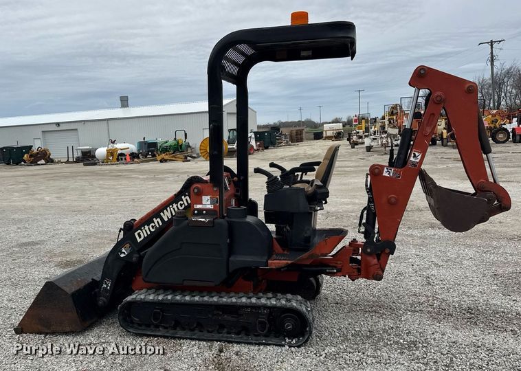image for item DH9902 2009 Ditch Witch XT850 mini excavator / tool carrier