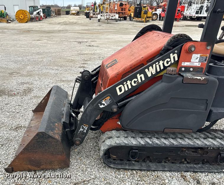 image for item DH9902 2009 Ditch Witch XT850 mini excavator / tool carrier