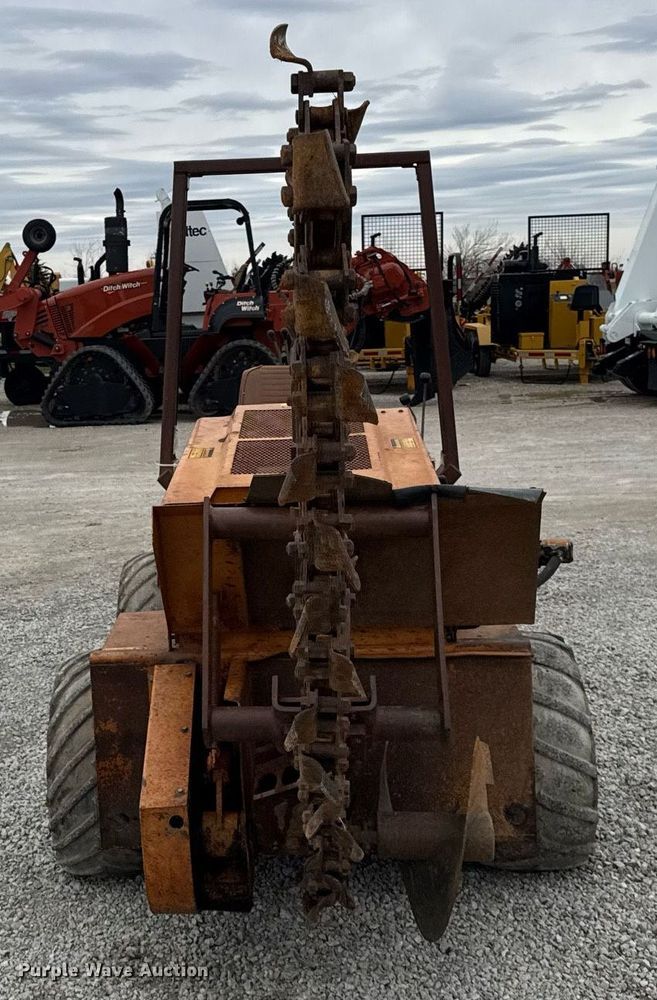 image for item DH9904 1986 Case 25+4XP trencher