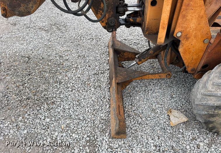 image for item DH9904 1986 Case 25+4XP trencher