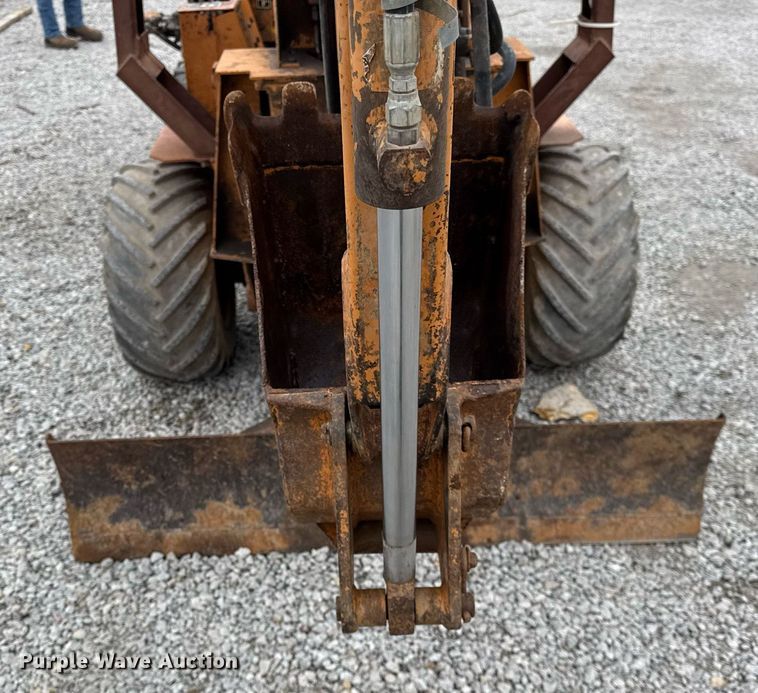 image for item DH9904 1986 Case 25+4XP trencher