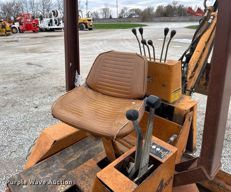 image for item DH9904 1986 Case 25+4XP trencher