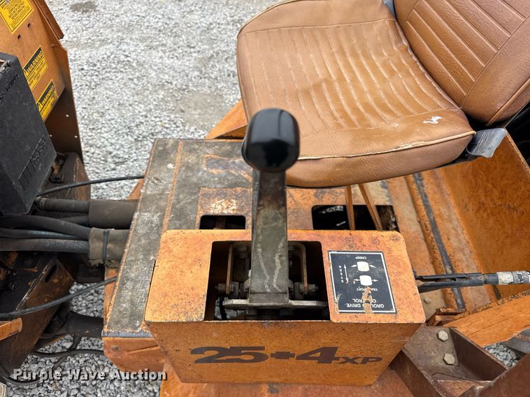 image for item DH9904 1986 Case 25+4XP trencher