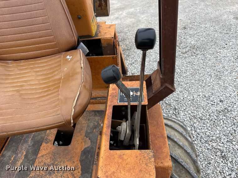 image for item DH9904 1986 Case 25+4XP trencher