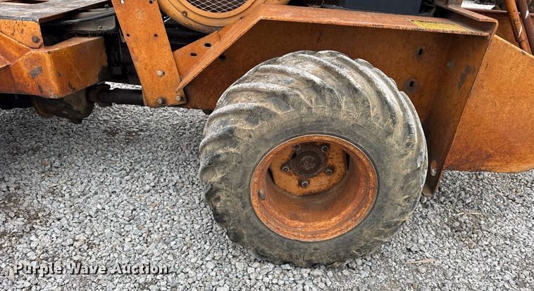 image for item DH9904 1986 Case 25+4XP trencher