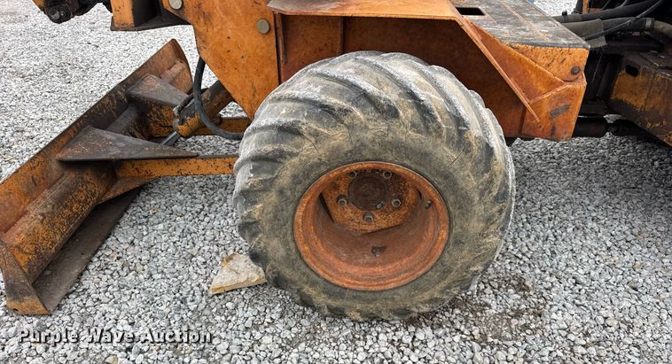 image for item DH9904 1986 Case 25+4XP trencher