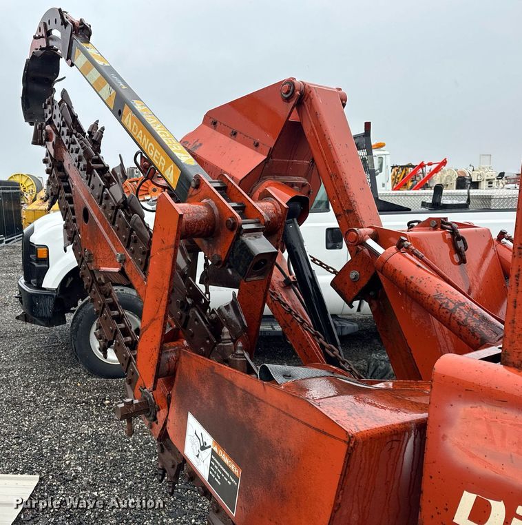image for item DH9910 1999 Ditch Witch 5110 trencher