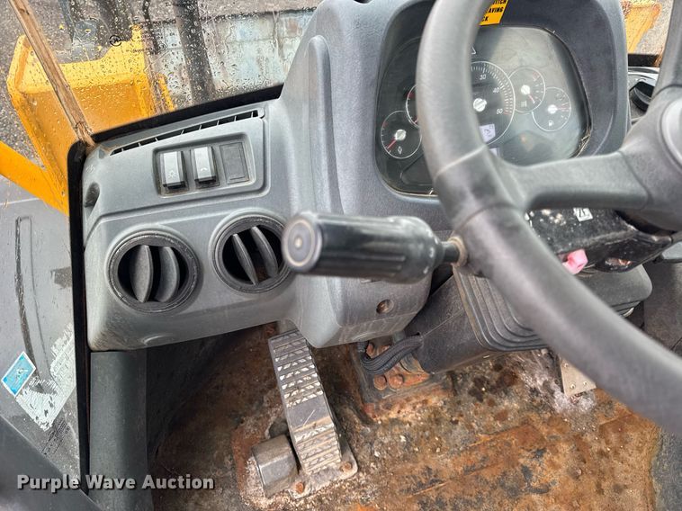 image for item DH9912 2011 Hyundai HL740-9TM wheel loader