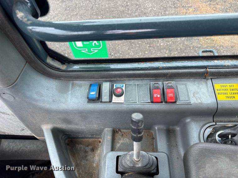 image for item DH9912 2011 Hyundai HL740-9TM wheel loader