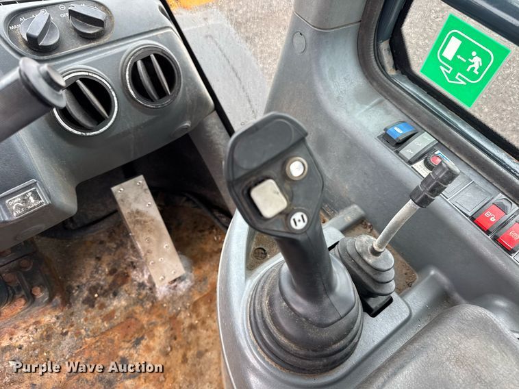 image for item DH9912 2011 Hyundai HL740-9TM wheel loader