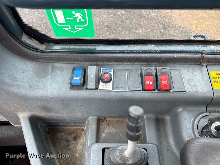 image for item DH9912 2011 Hyundai HL740-9TM wheel loader