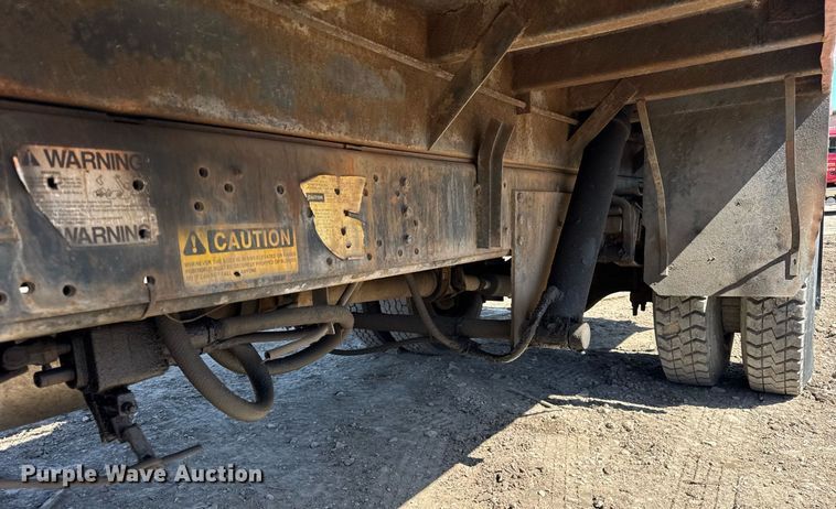 image for item DH9916 1995 International 4700 dump truck