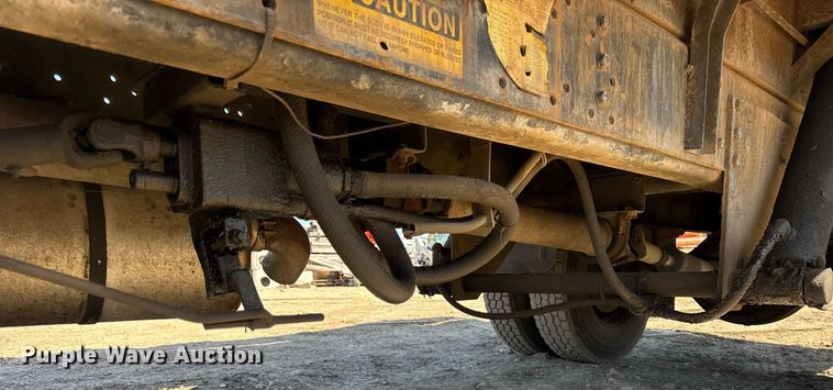 image for item DH9916 1995 International 4700 dump truck