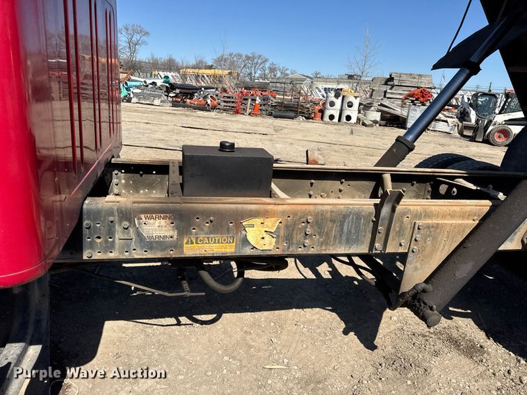 image for item DH9916 1995 International 4700 dump truck