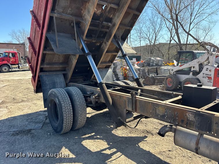 image for item DH9916 1995 International 4700 dump truck