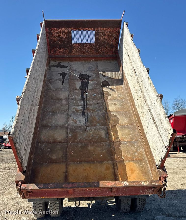 image for item DH9916 1995 International 4700 dump truck