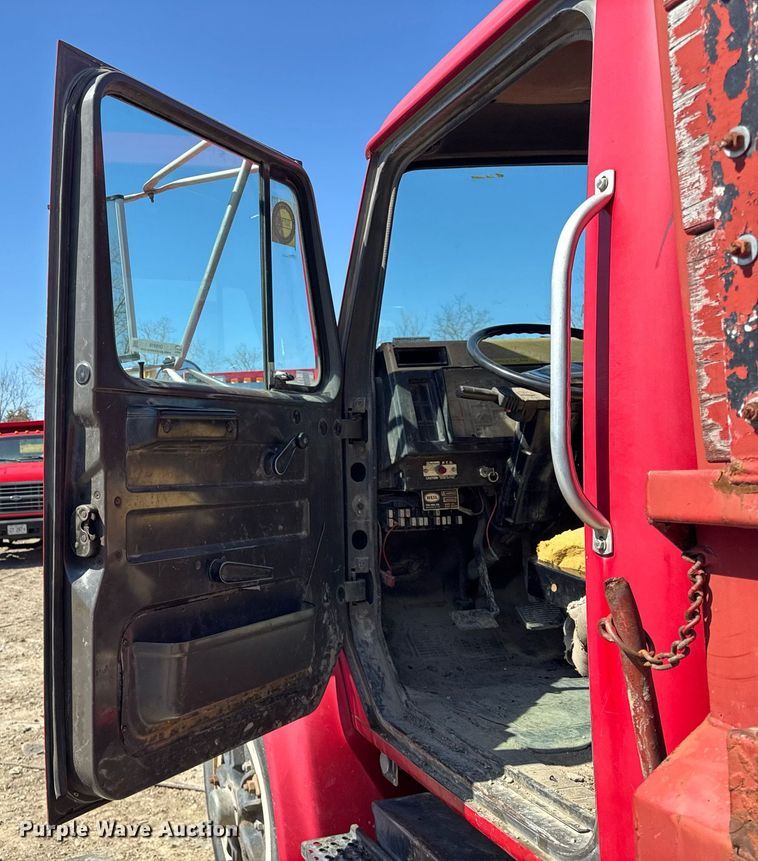 image for item DH9916 1995 International 4700 dump truck