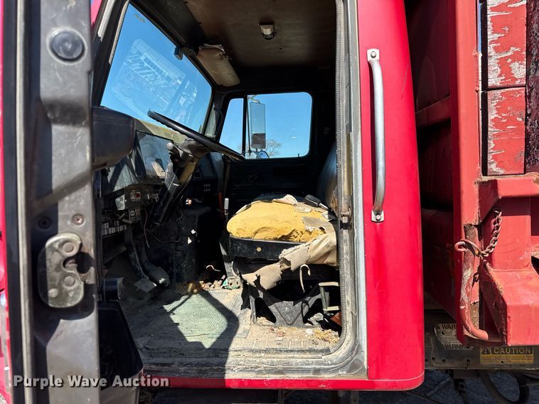 image for item DH9916 1995 International 4700 dump truck